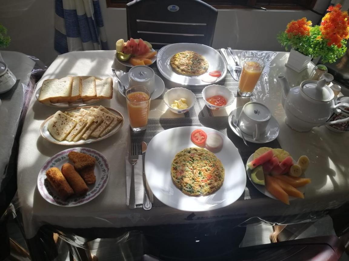 Lavendra Guset House Hotel Nallathanniya Ngoại thất bức ảnh