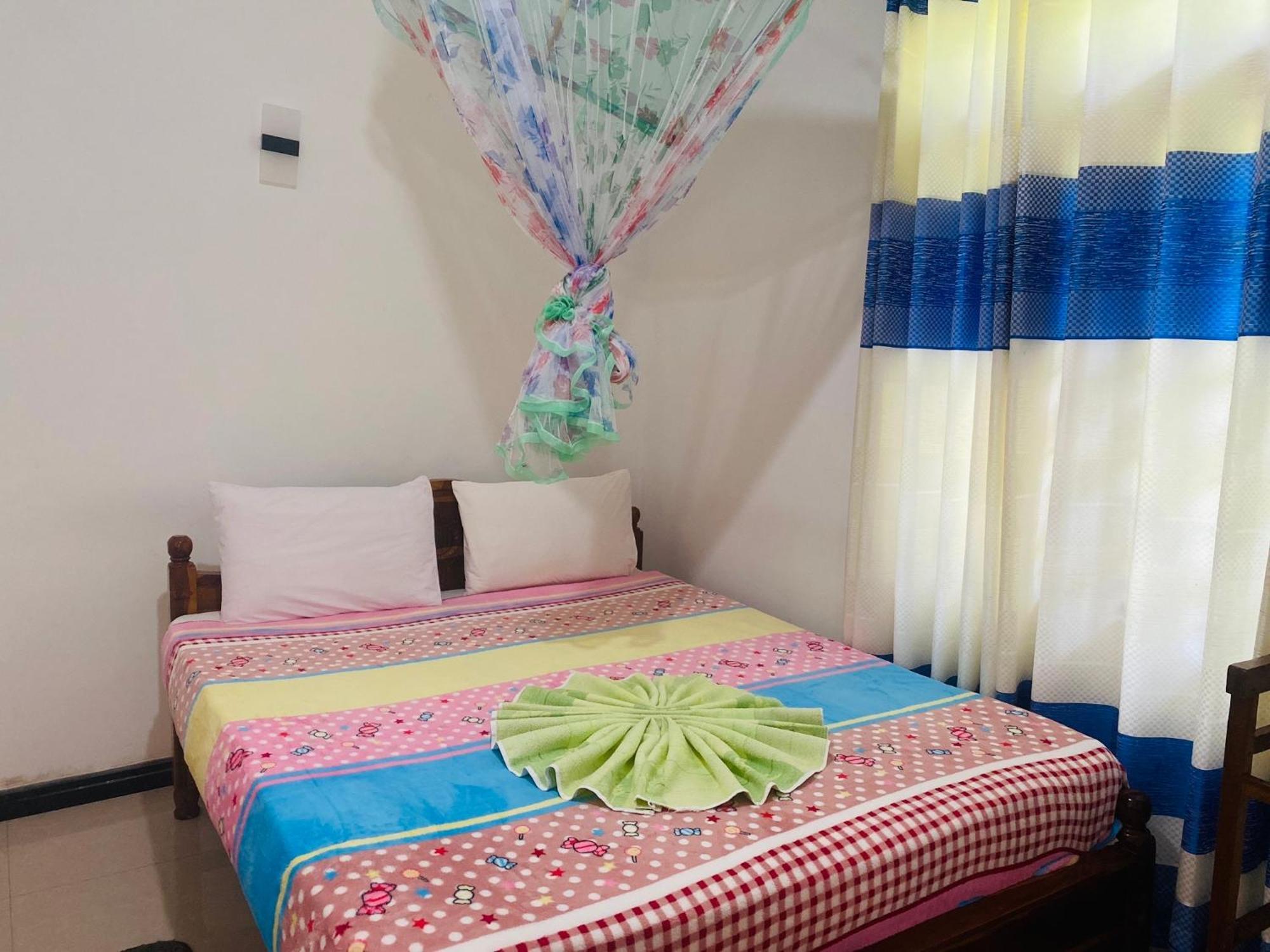 Lavendra Guset House Hotel Nallathanniya Ngoại thất bức ảnh