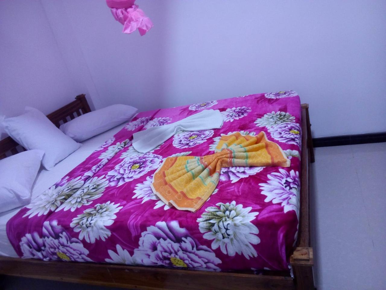 Lavendra Guset House Hotel Nallathanniya Ngoại thất bức ảnh